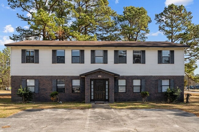 Building Photo - Welcome to Ravenwood Drive!