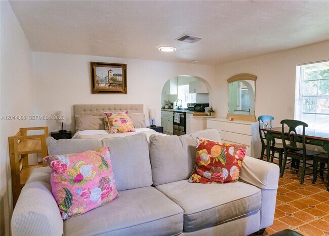 Photo - 271 NE 154th St