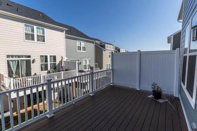 Photo - 3430 Montague St