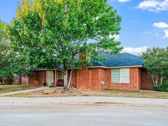 Building Photo - Beautiful Duplex Near End of a Quiet Cul-de-sac in Lubbock Cooper ISD! Unit A