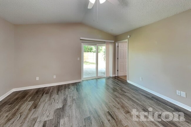 Photo - 947 Sandywood Dr