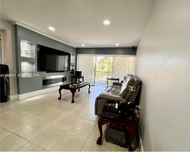 Photo - 4255 N University Dr Unit 304