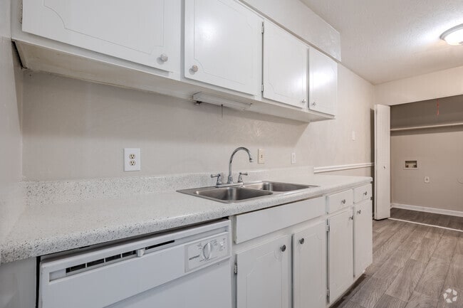 2BR, 2BA - 1245SF - Kitchen
