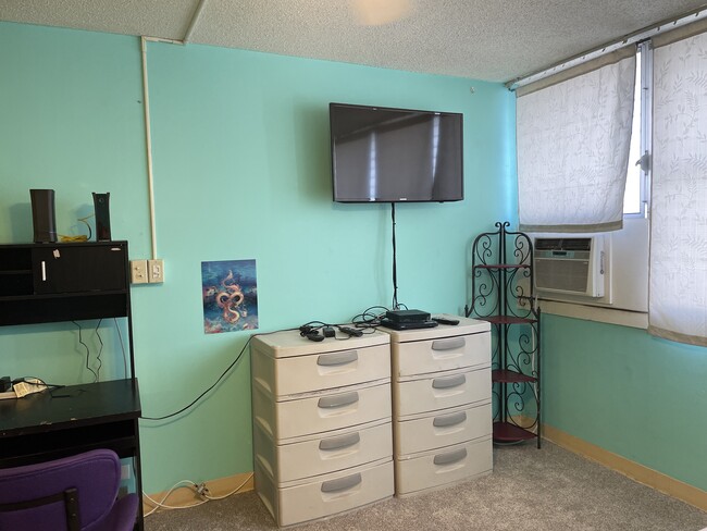 AC, TV and drawers - 1550 Rycroft St Unit #514