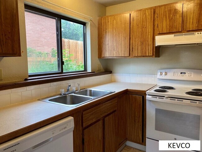 Photo - 620-622 Endicott St Unit 622 Endicott St