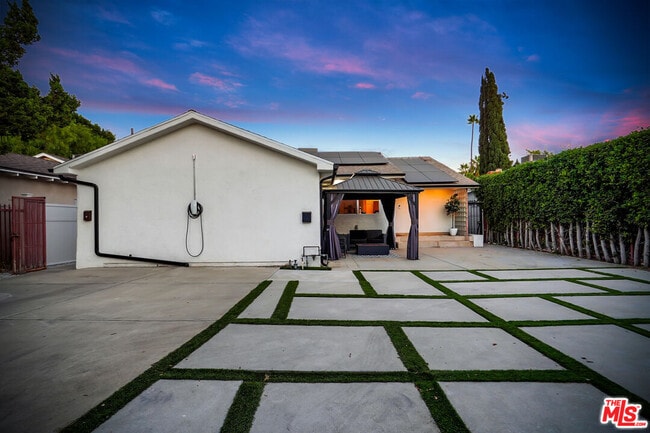 Photo - 5630 Gentry Ave