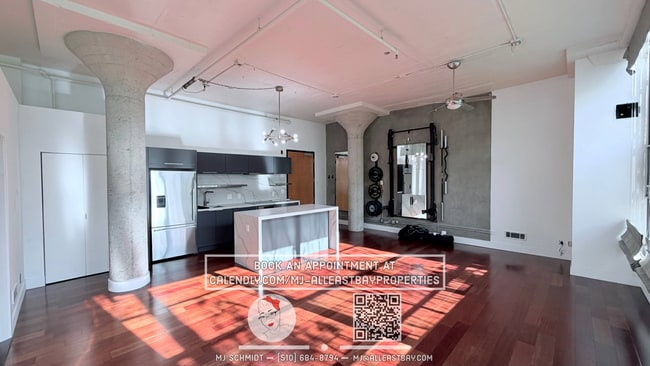 Building Photo - Sunny loft with in Unit 231