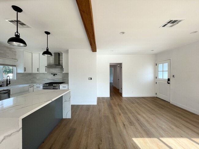 Photo - 1865 Unit 13053