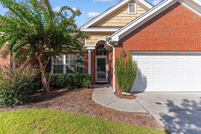 Building Photo - 2 Bedroom Townhouse in Wilmington!