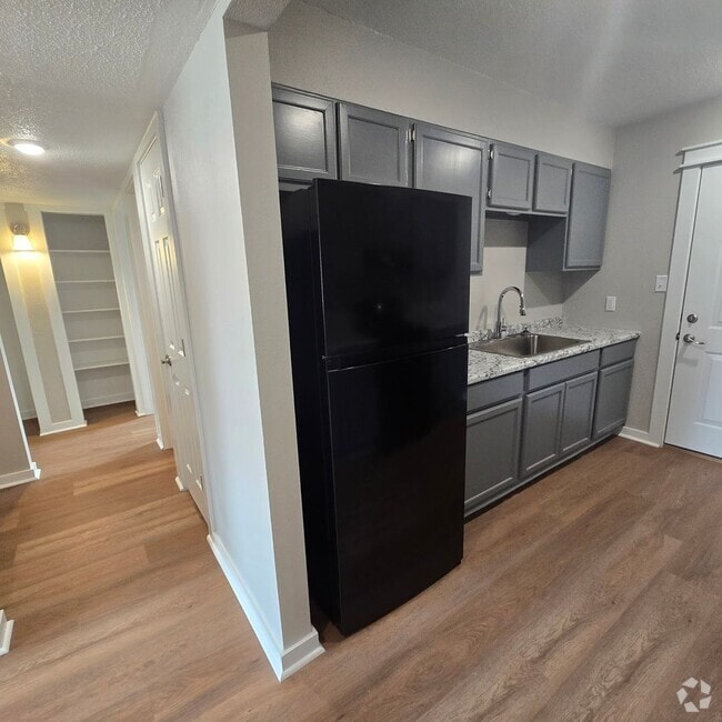 Building Photo - Newly Remodeled • 2/1 in Cave City! Unit Apt #3