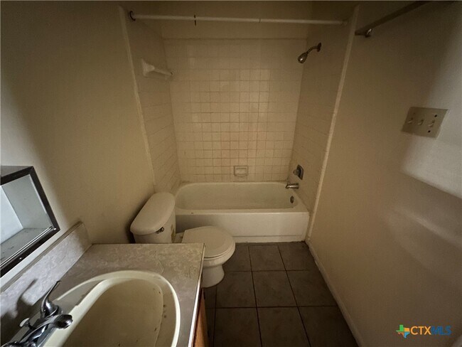 Photo - 2109 Hinkle Ave Unidad B