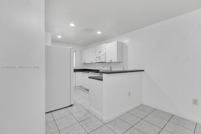 Photo - 843 NW 7th St Unidad 843-845