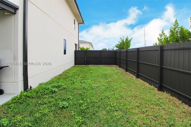 320 NW 13th Ct