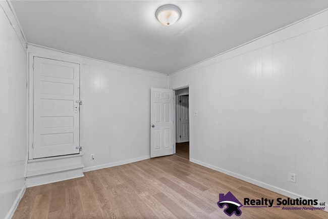 Photo - 733 E Cherry St