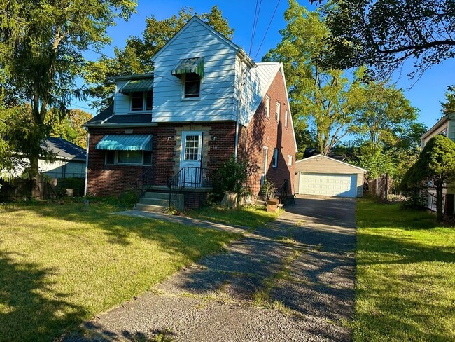 644 W Judson Ave