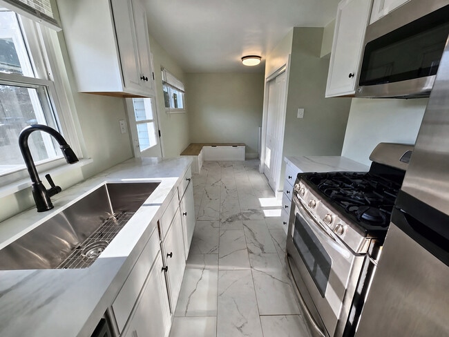 2514 Ingleside Dr
