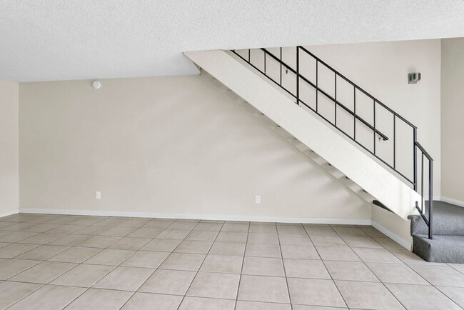 Photo - Spacious three bedroom with office in Prim...