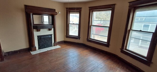 Photo - 704 N 12th St