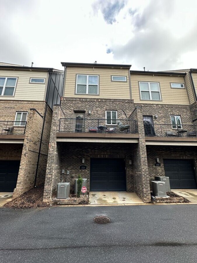 Photo - Stunning Townhome With Skyline Views!