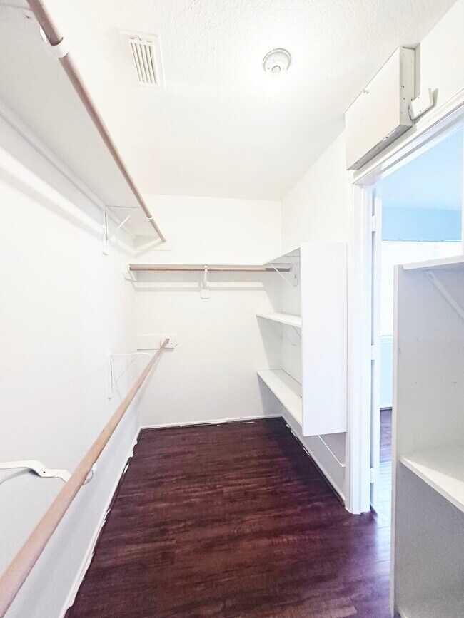 Photo - 15522 Baxter Ave