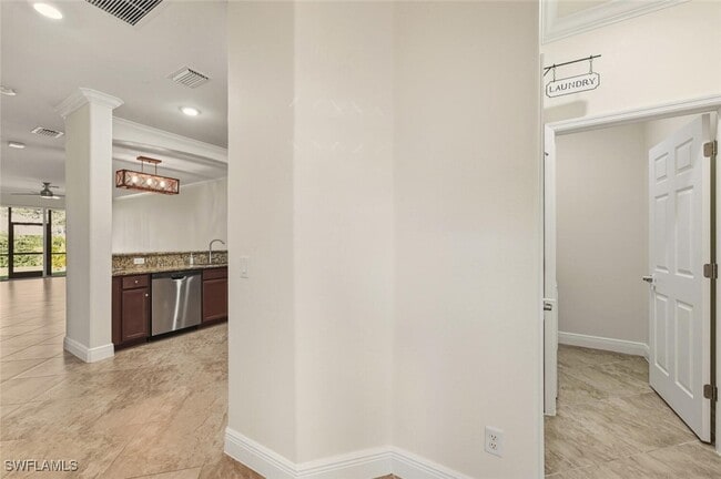 Photo - 2080 Wellington St