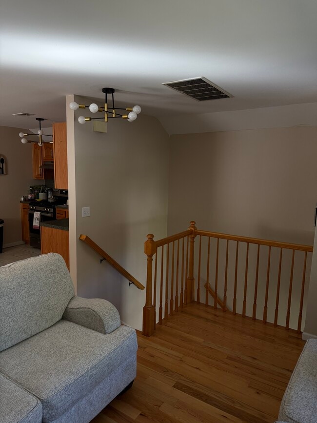 323 Sheldon Ave Unit Top floor