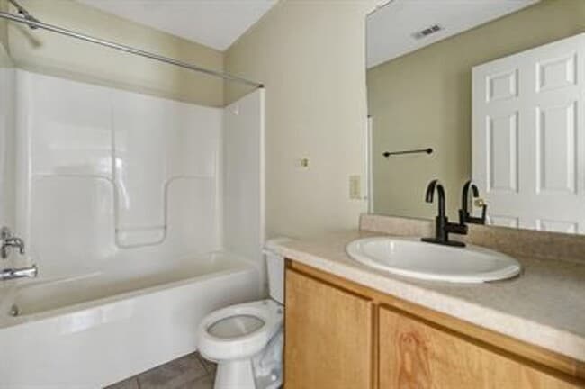 38 Webb Ct NE