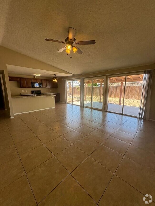 Building Photo - READY TO VIEW NOW! Spacious 3 Bed 1 Bath H... Rental