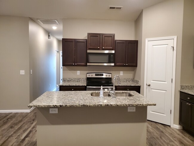 Photo - 420 S Longbranch Dr