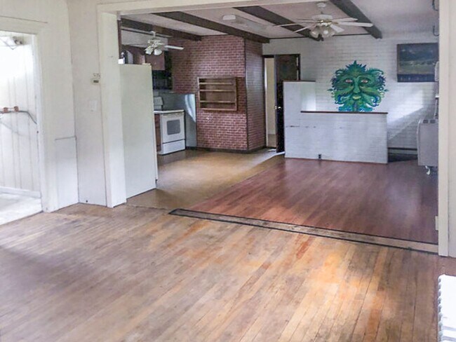 Photo - Spacious 5-Bedroom, 4-Bathroom Home Near UVM & Downtown Burlington (10 Walnut St)