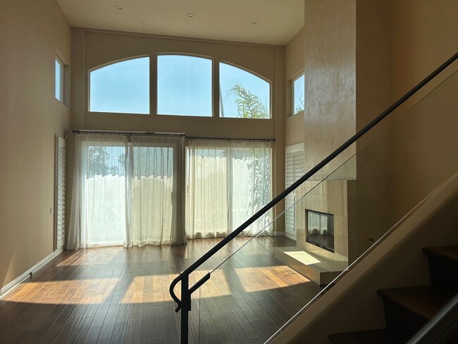 Photo - Amazing 3 story free standing contemporary house with terrific ocean views in Playa Del Rey