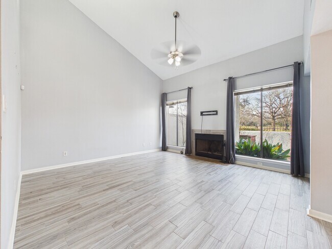 Photo - 7655 S Braeswood Blvd Unidad 45