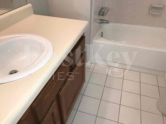 Photo - 2290 Georgia Ln