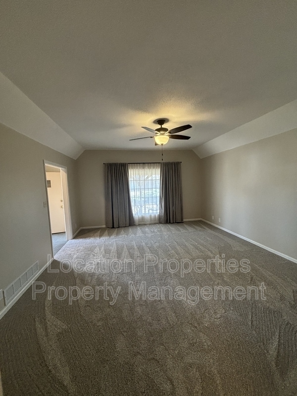 Photo - 537 Schwarz Rd