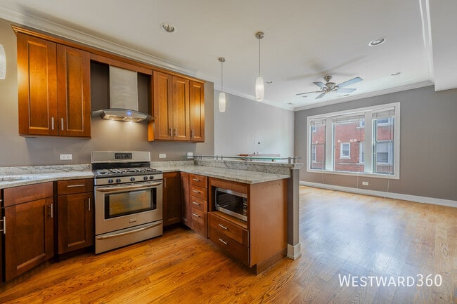 Building Photo - 2432 N Geneva Terrace Unit #2