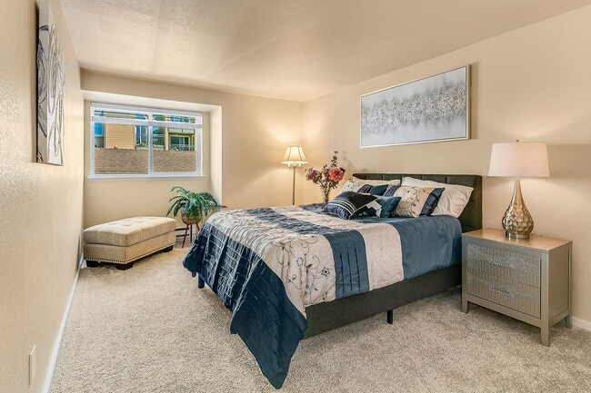 Photo - Beautiful Top Floor 2 Bed 2 Bath Condo in Factoria