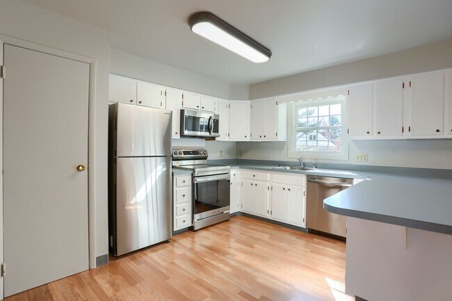 Photo - 332 Deerfield Rd