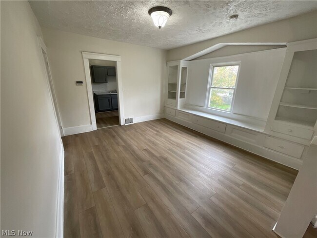 726 E 117th St Unit Up