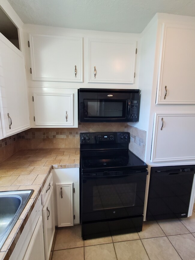 Photo - 4805 Lawndale Ave