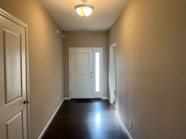 933 Farrier Pl