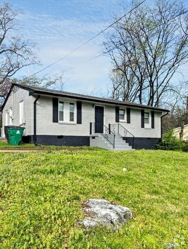 Building Photo - Lovely 3-Bedroom Home in a Great Location ...