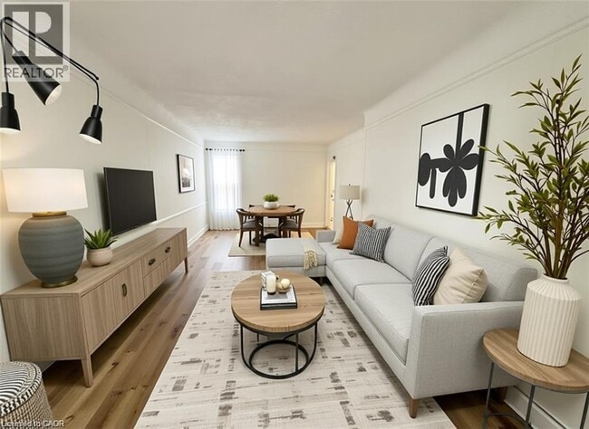 Photo - 281 Wentworth St N