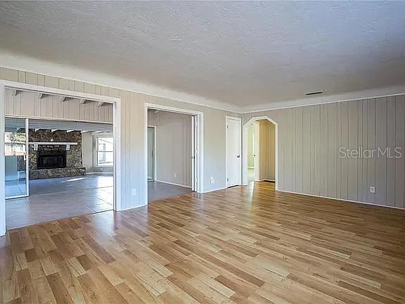 Photo - 622 Myrtle Way S