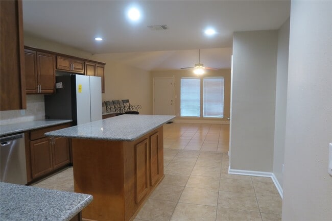 Photo - 1606 Quail Run