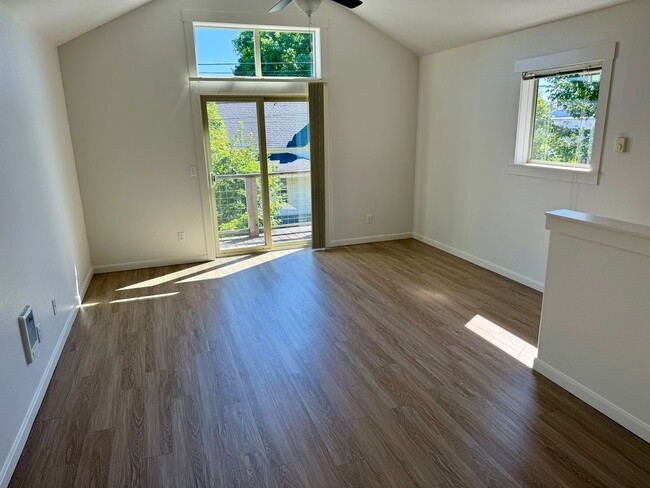 Photo - 8253 SE Taylor St Unit 8253