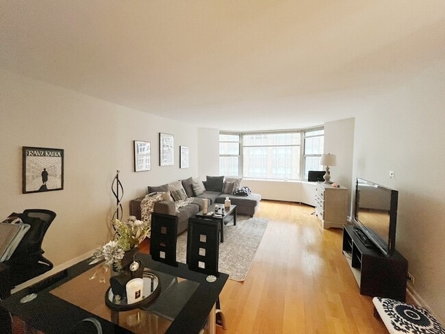 Photo - 535 N Michigan Ave Unidad 1403