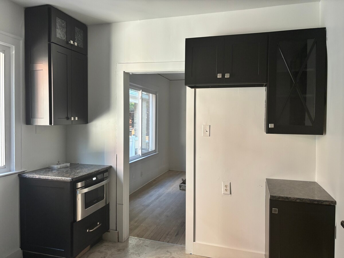 Photo - 3242 Clairmount Ave