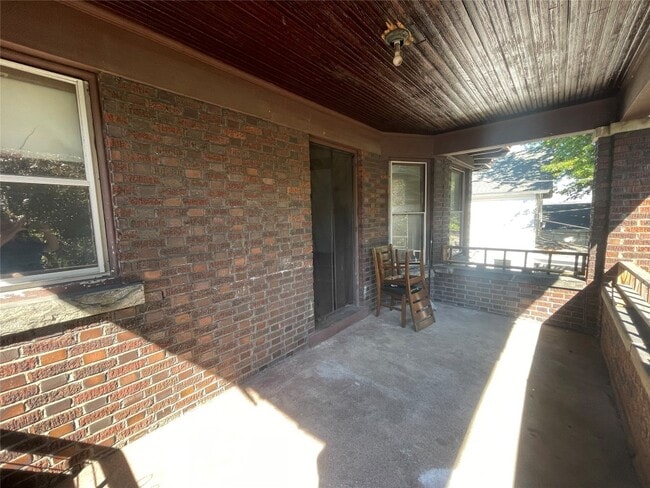 Photo - 250 E 9th St
