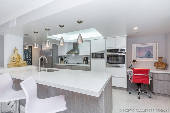 Building Photo - 2455 Lindell Blvd Unit 3304