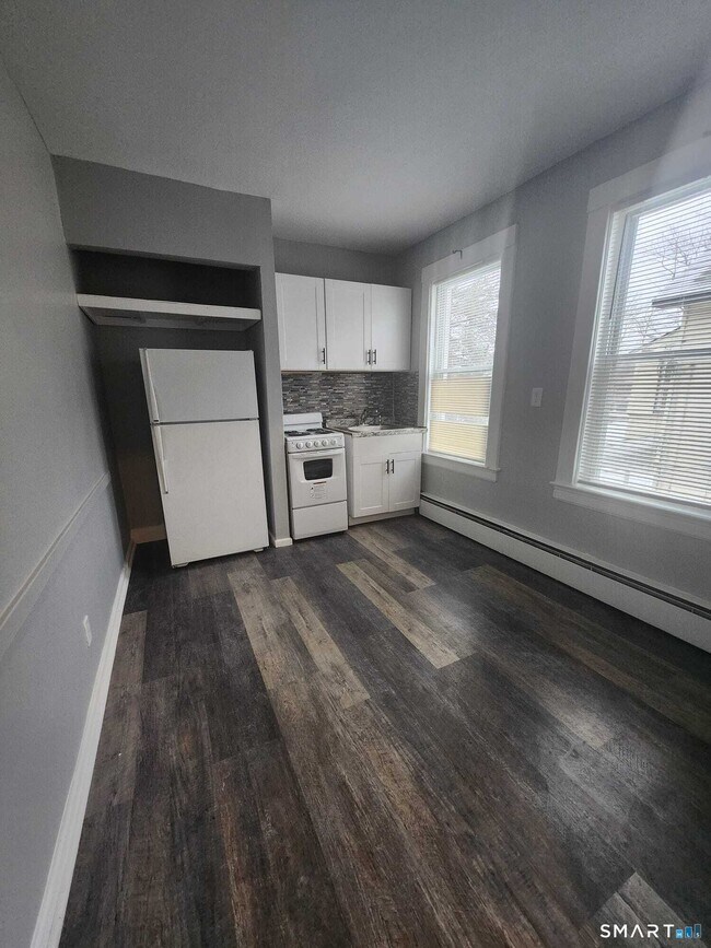 Photo - 22-24-24 Brown St